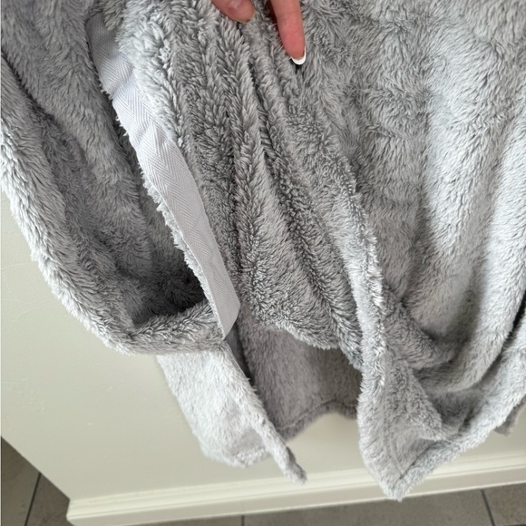 Joyspun women’s oversized, hooded, plush lounger size large - Picture 7 of 9